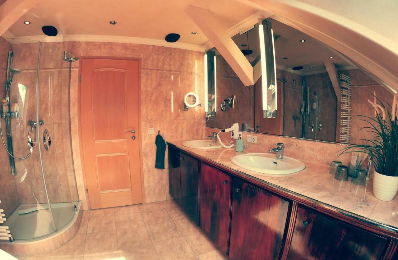 Purer Luxus in Zwickau Planitz - Exklusive Ferienwohnung für bis zu 10 Personen! Exterior foto
